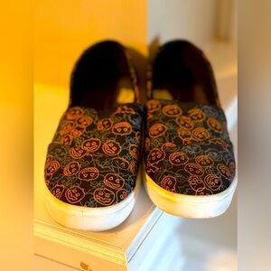 Tommy Bahama Halloween Womens Slip On Casual Shoes Glow in the Dark Pumpkin 8.5